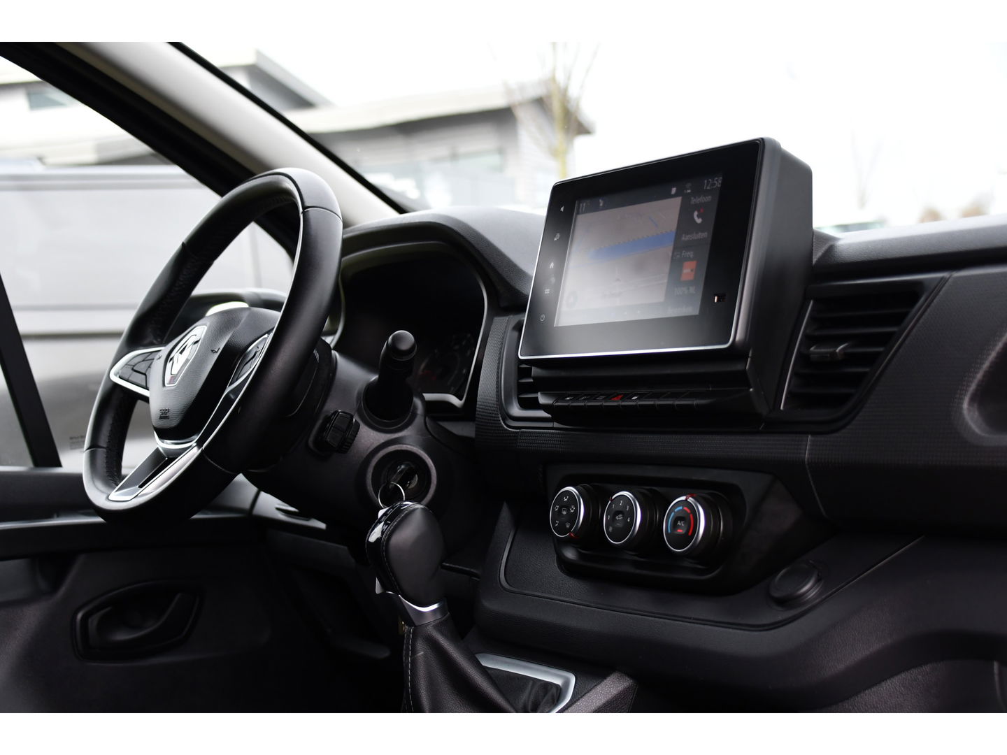 Renault Trafic 2.0 dCi 150 T30 L2H1 PB Edition Camera, Cruise, Carplay, LED, 150pk, Leder, Trekhaak, Automaat, Multimedia, Uniek!