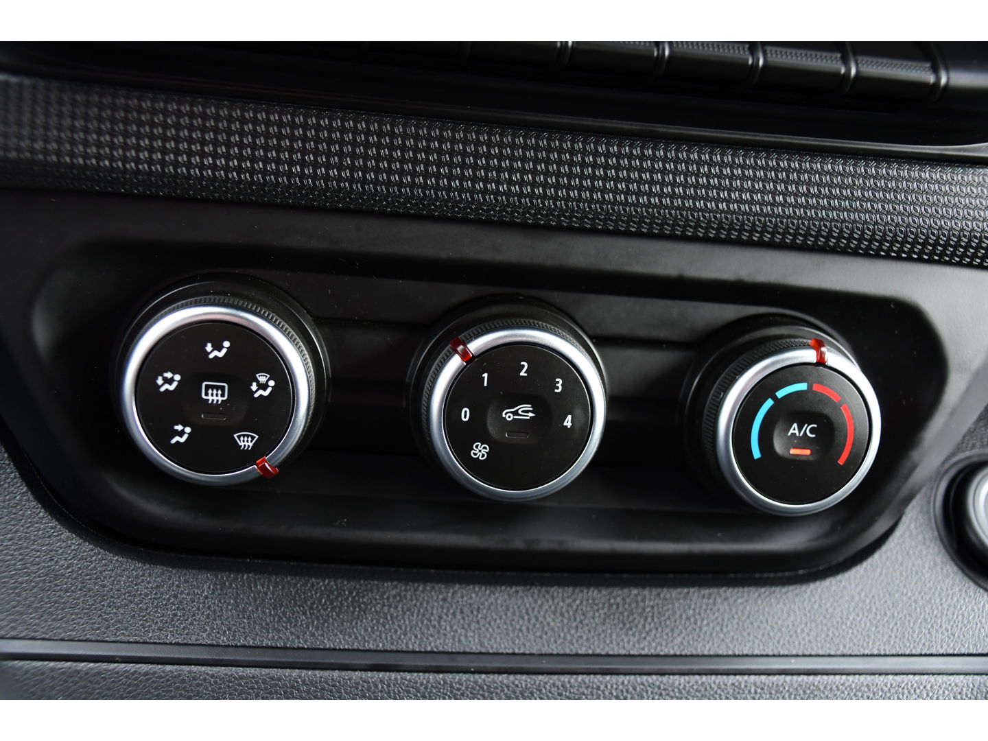 Renault Trafic 2.0 dCi 150 T30 L2H1 PB Edition Camera, Cruise, Carplay, LED, 150pk, Leder, Trekhaak, Automaat, Multimedia, Uniek!