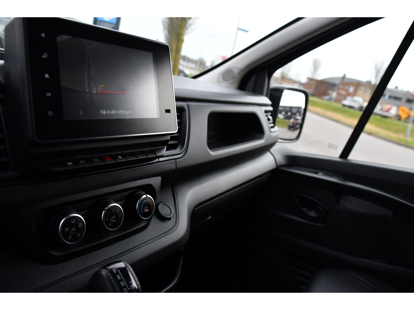 Renault Trafic 2.0 dCi 150 T30 L2H1 PB Edition Camera, Cruise, Carplay, LED, 150pk, Leder, Trekhaak, Automaat, Multimedia, Uniek!