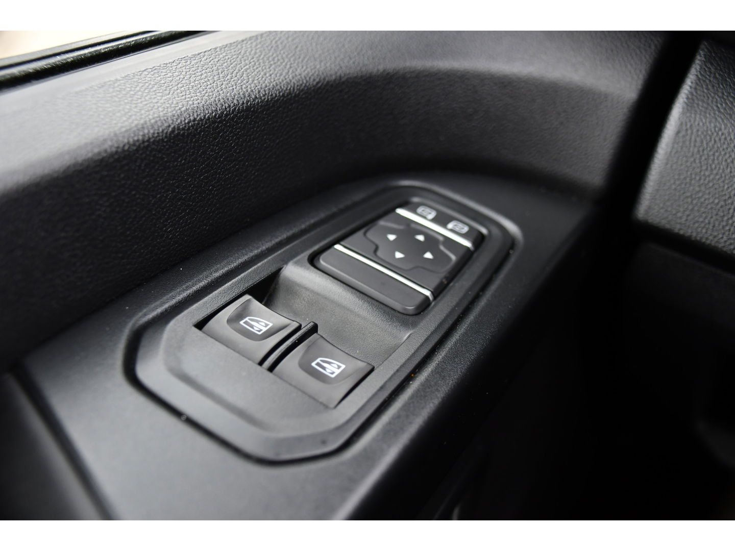 Renault Trafic 2.0 dCi 150 T30 L2H1 PB Edition Camera, Cruise, Carplay, LED, 150pk, Leder, Trekhaak, Automaat, Multimedia, Uniek!