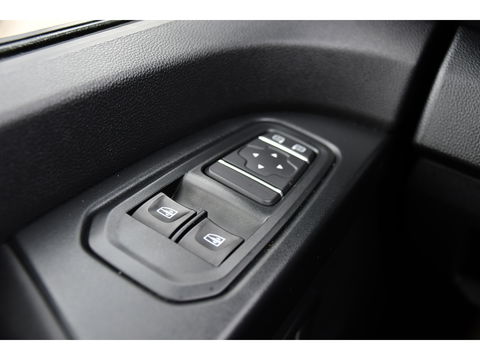 Renault Trafic 2.0 dCi 150 T30 L2H1 PB Edition Camera, Cruise, Carplay, LED, 150pk, Leder, Trekhaak, Automaat, Multimedia, Uniek!