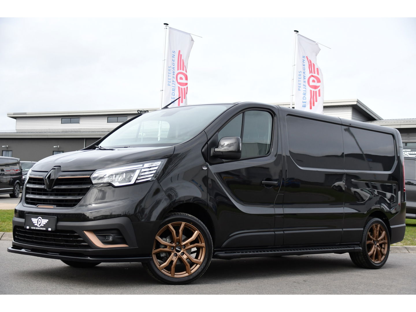 Renault Trafic 2.0 dCi 150 T30 L2H1 PB Edition Camera, Cruise, Carplay, LED, 150pk, Leder, Trekhaak, Automaat, Multimedia, Uniek!