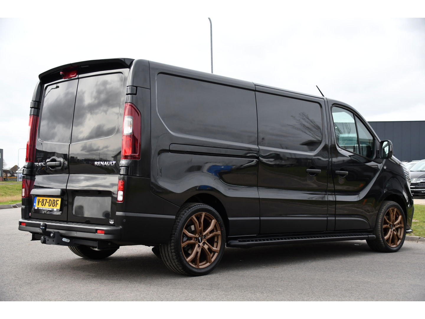 Renault Trafic 2.0 dCi 150 T30 L2H1 PB Edition Camera, Cruise, Carplay, LED, 150pk, Leder, Trekhaak, Automaat, Multimedia, Uniek!
