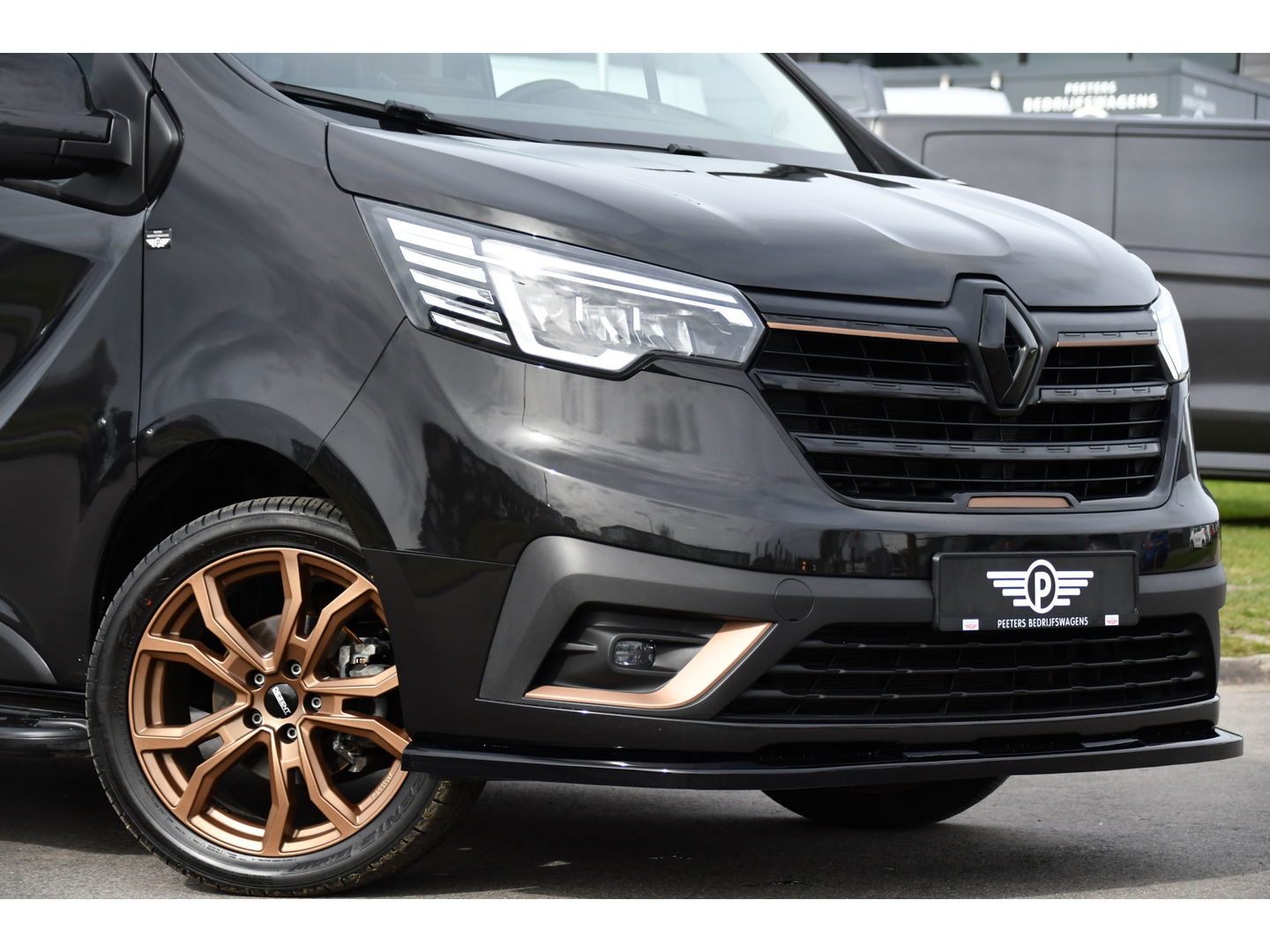 Renault Trafic 2.0 dCi 150 T30 L2H1 PB Edition Camera, Cruise, Carplay, LED, 150pk, Leder, Trekhaak, Automaat, Multimedia, Uniek!