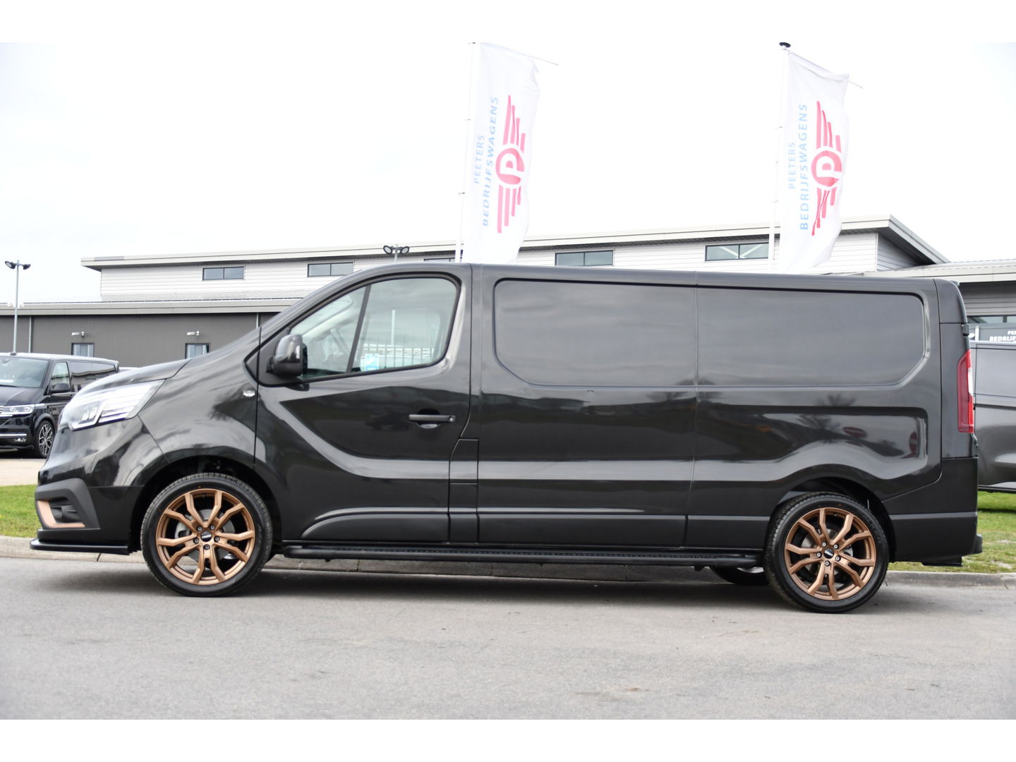 Renault Trafic 2.0 dCi 150 T30 L2H1 PB Edition Camera, Cruise, Carplay, LED, 150pk, Leder, Trekhaak, Automaat, Multimedia, Uniek!