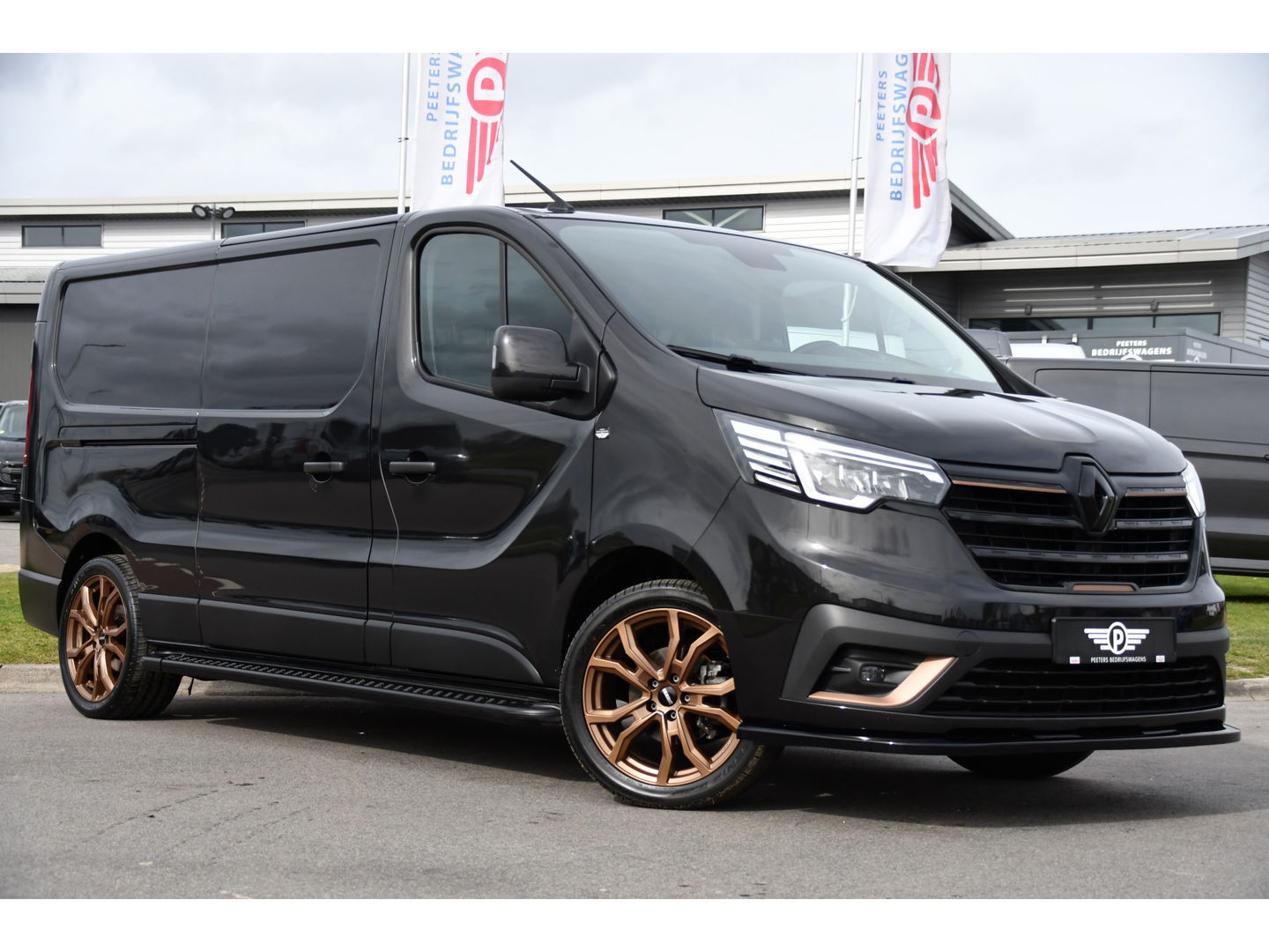 Renault Trafic 2.0 dCi 150 T30 L2H1 PB Edition Camera, Cruise, Carplay, LED, 150pk, Leder, Trekhaak, Automaat, Multimedia, Uniek!