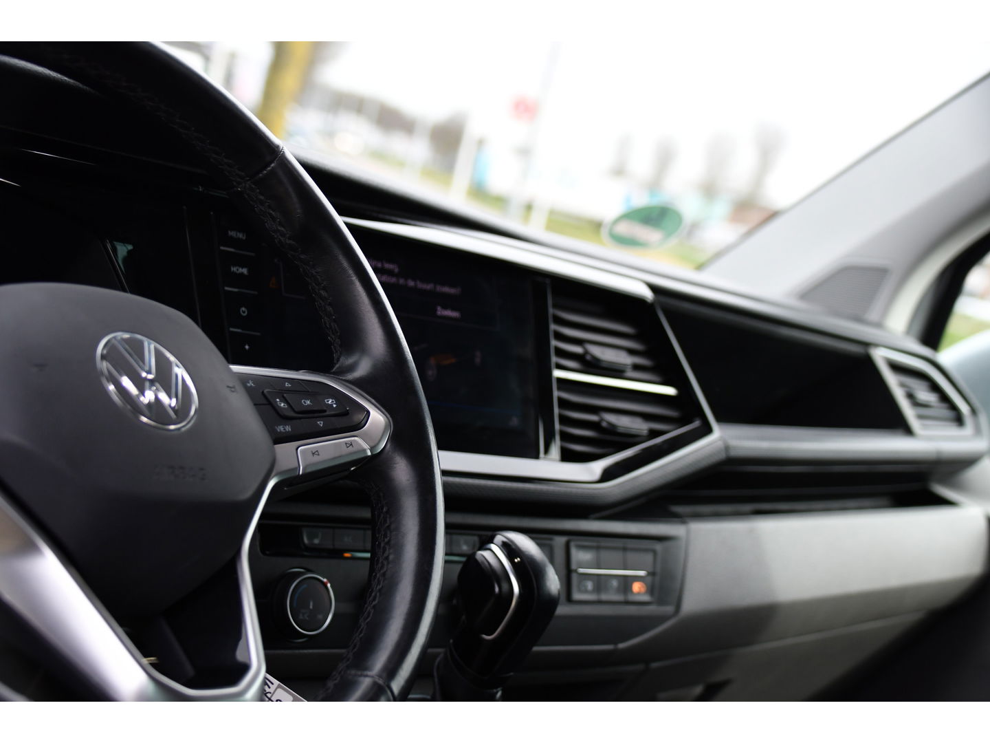 Volkswagen Transporter 2.0 TDI L2H1 30 DC Bulli Virtual, Adaptieve Cruise, Camera, Carplay, LED, Elektrische deur, Standkachel, Stoelverwarming, Trekhaak, Uniek!