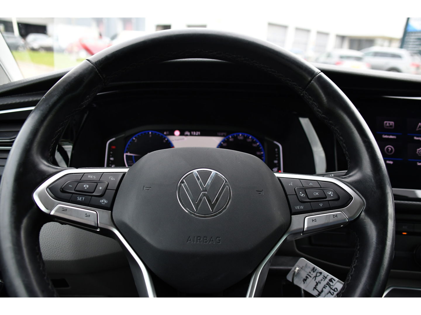 Volkswagen Transporter 2.0 TDI L2H1 30 DC Bulli Virtual, Adaptieve Cruise, Camera, Carplay, LED, Elektrische deur, Standkachel, Stoelverwarming, Trekhaak, Uniek!