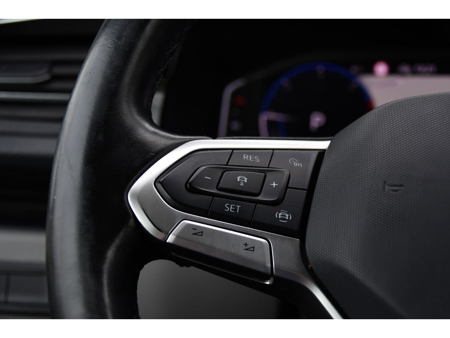 Volkswagen Transporter 2.0 TDI L2H1 30 DC Bulli Virtual, Adaptieve Cruise, Camera, Carplay, LED, Elektrische deur, Standkachel, Stoelverwarming, Trekhaak, Uniek!