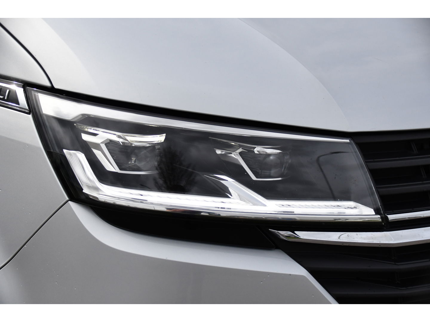 Volkswagen Transporter 2.0 TDI L2H1 30 DC Bulli Virtual, Adaptieve Cruise, Camera, Carplay, LED, Elektrische deur, Standkachel, Stoelverwarming, Trekhaak, Uniek!