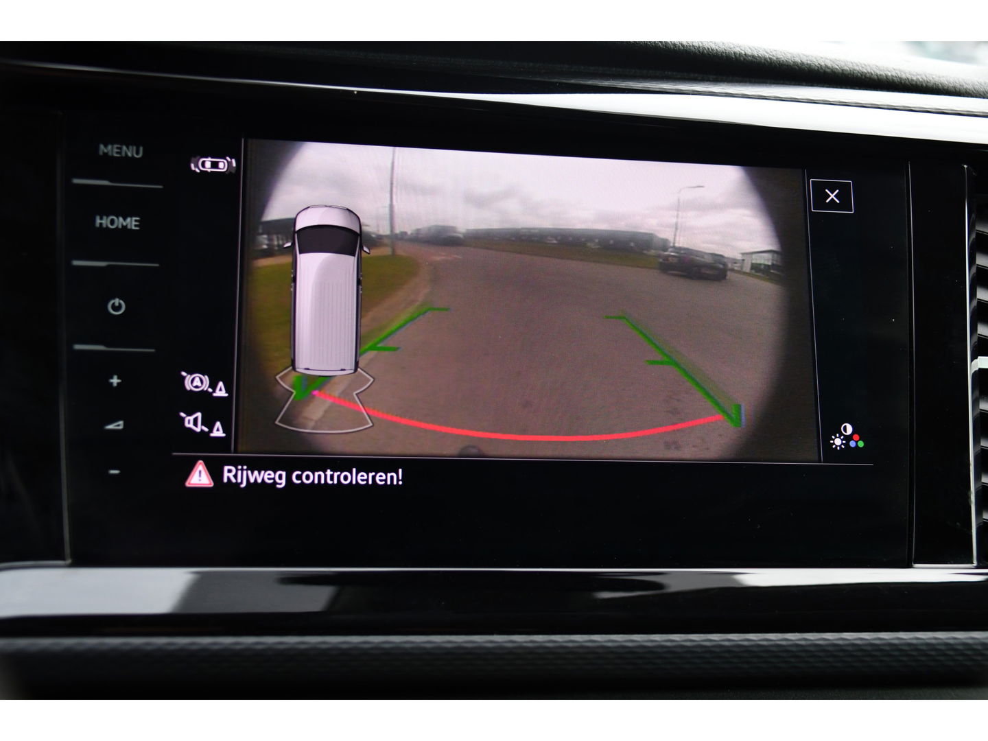 Volkswagen Transporter 2.0 TDI L2H1 30 DC Bulli Virtual, Adaptieve Cruise, Camera, Carplay, LED, Elektrische deur, Standkachel, Stoelverwarming, Trekhaak, Uniek!