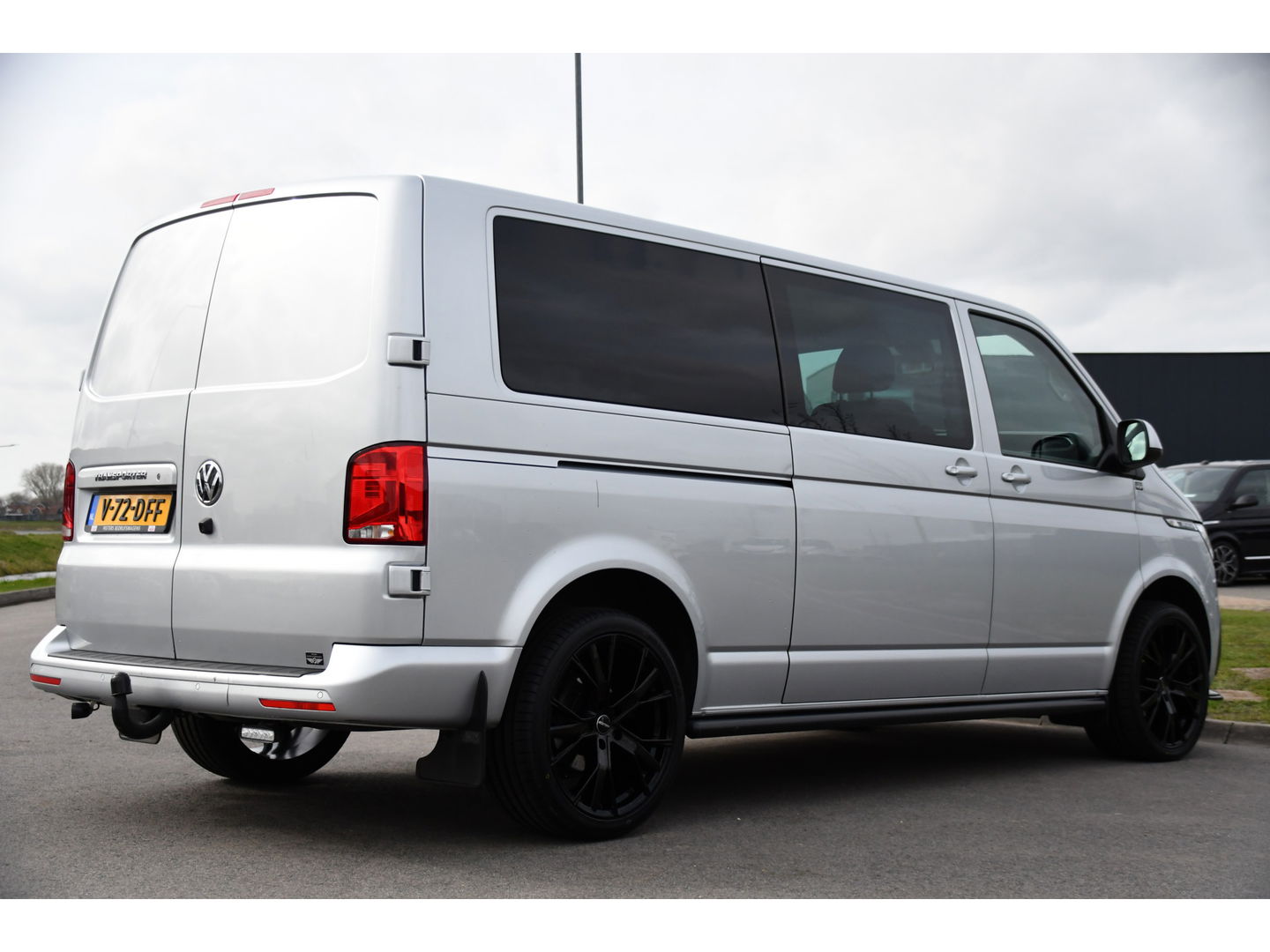 Volkswagen Transporter 2.0 TDI L2H1 30 DC Bulli Virtual, Adaptieve Cruise, Camera, Carplay, LED, Elektrische deur, Standkachel, Stoelverwarming, Trekhaak, Uniek!