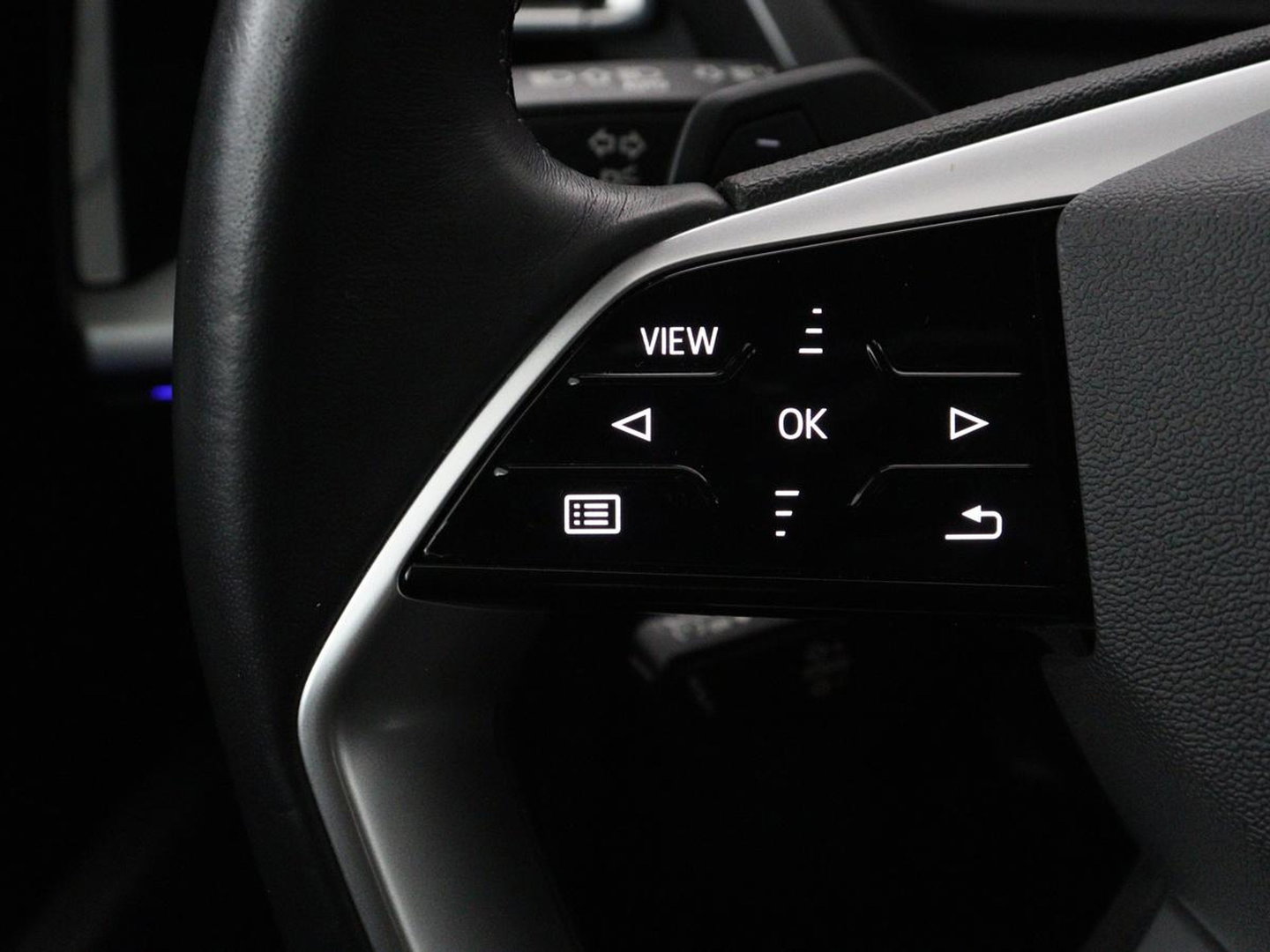 Audi Q4 e-tron 40 Advanced edition 77 kWh | SOH 94% | Stoelverwarming | Matrix LED | Carplay | Virtual Cockpit | 19'' | Parkeerhulp | Navigatie | Audi Sound | Climate control | DAB | Cruise control