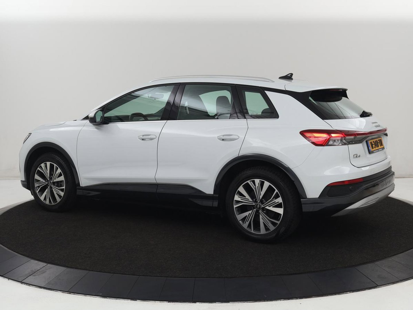 Audi Q4 e-tron 40 Advanced edition 77 kWh | SOH 94% | Stoelverwarming | Matrix LED | Carplay | Virtual Cockpit | 19'' | Parkeerhulp | Navigatie | Audi Sound | Climate control | DAB | Cruise control