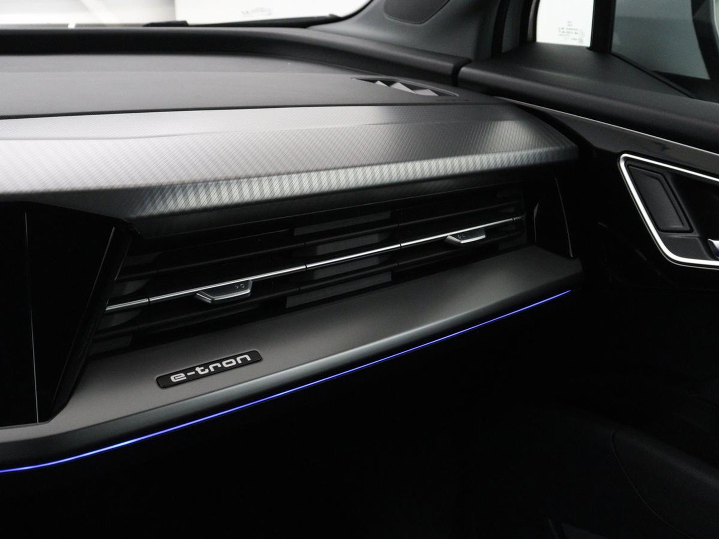 Audi Q4 e-tron 40 Advanced edition 77 kWh | SOH 94% | Stoelverwarming | Matrix LED | Carplay | Virtual Cockpit | 19'' | Parkeerhulp | Navigatie | Audi Sound | Climate control | DAB | Cruise control