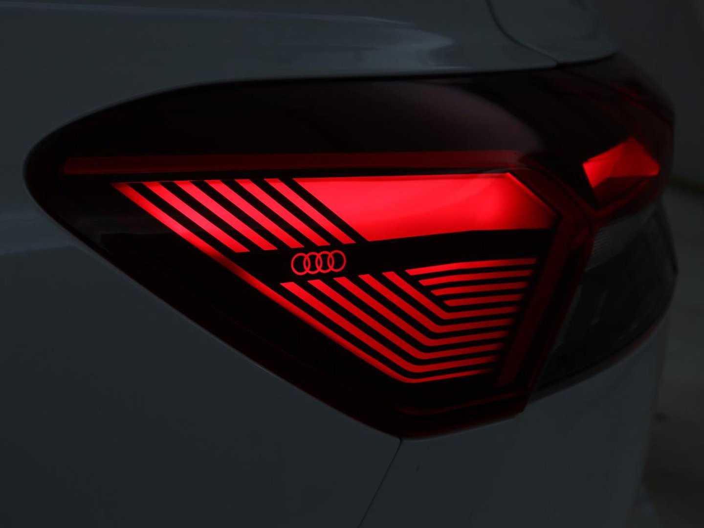 Audi Q4 e-tron 40 Advanced edition 77 kWh | SOH 94% | Stoelverwarming | Matrix LED | Carplay | Virtual Cockpit | 19'' | Parkeerhulp | Navigatie | Audi Sound | Climate control | DAB | Cruise control