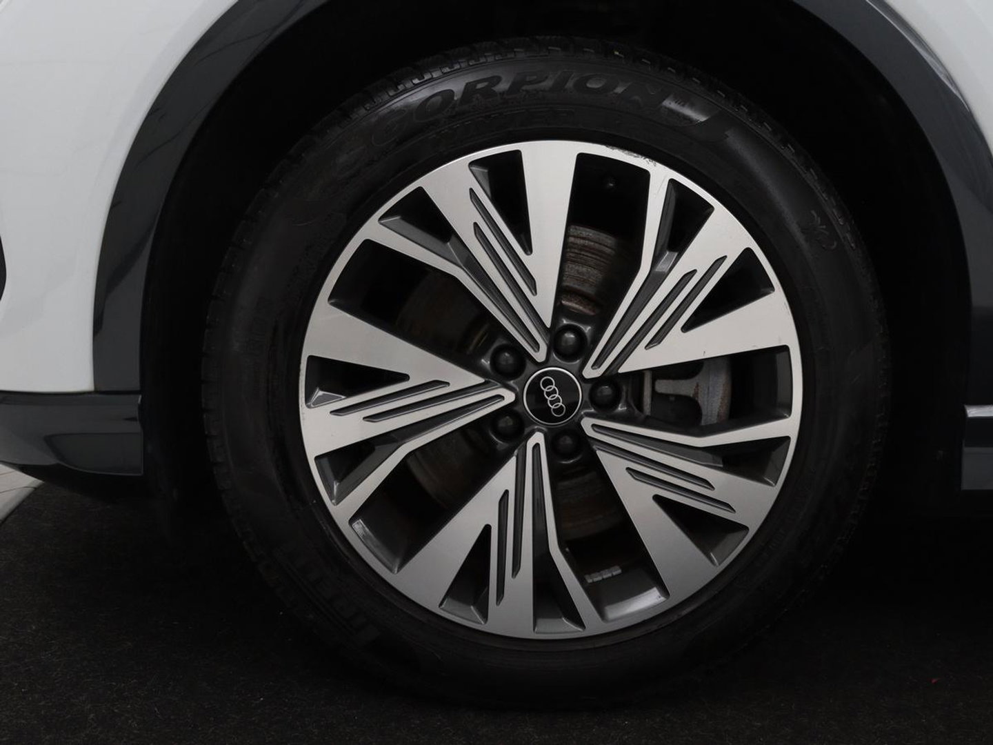 Audi Q4 e-tron 40 Advanced edition 77 kWh | SOH 94% | Stoelverwarming | Matrix LED | Carplay | Virtual Cockpit | 19'' | Parkeerhulp | Navigatie | Audi Sound | Climate control | DAB | Cruise control