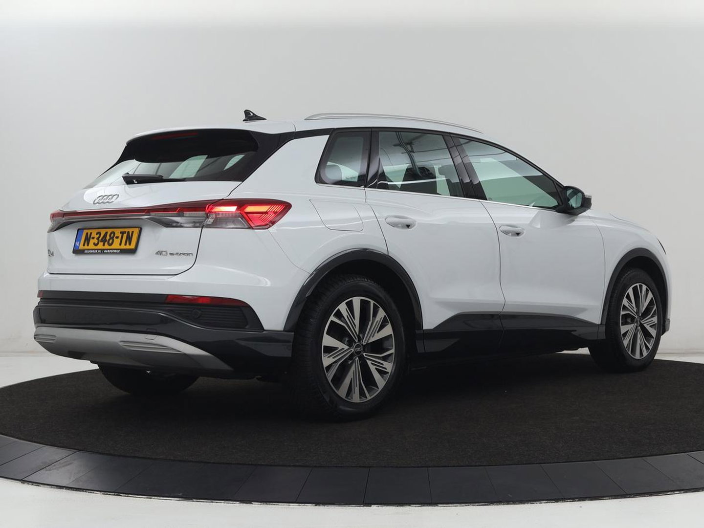 Audi Q4 e-tron 40 Advanced edition 77 kWh | SOH 94% | Stoelverwarming | Matrix LED | Carplay | Virtual Cockpit | 19'' | Parkeerhulp | Navigatie | Audi Sound | Climate control | DAB | Cruise control