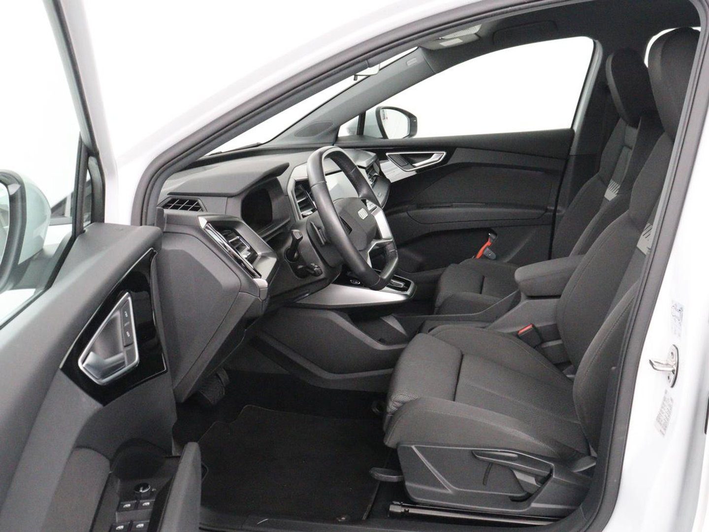 Audi Q4 e-tron 40 Advanced edition 77 kWh | SOH 94% | Stoelverwarming | Matrix LED | Carplay | Virtual Cockpit | 19'' | Parkeerhulp | Navigatie | Audi Sound | Climate control | DAB | Cruise control