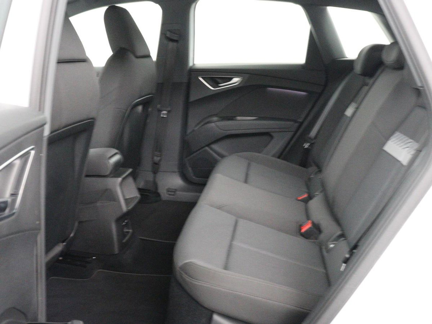 Audi Q4 e-tron 40 Advanced edition 77 kWh | SOH 94% | Stoelverwarming | Matrix LED | Carplay | Virtual Cockpit | 19'' | Parkeerhulp | Navigatie | Audi Sound | Climate control | DAB | Cruise control