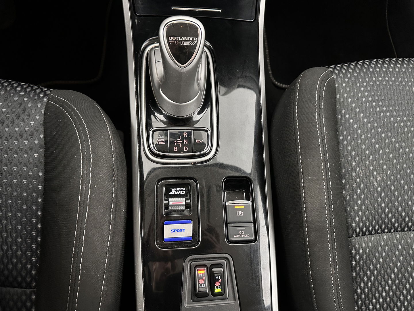 Mitsubishi Outlander 2.4 PHEV Pure (Plug-In) (INCL-BTW)  Aut *FULL-LED | KEYLESS | CAMERA | HEATED-COMFORTSEATS | ECC | SHIFTPADDLES | PDC | CRUISE | CARPLAY | PRIVACY-GLASS | DAB | TOWBAR | 16''ALU*