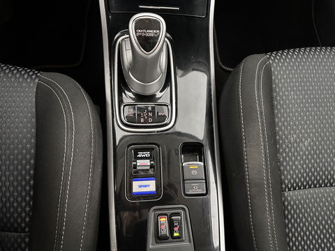 Mitsubishi Outlander 2.4 PHEV Pure (Plug-In) (INCL-BTW)  Aut *FULL-LED | KEYLESS | CAMERA | HEATED-COMFORTSEATS | ECC | SHIFTPADDLES | PDC | CRUISE | CARPLAY | PRIVACY-GLASS | DAB | TOWBAR | 16''ALU*