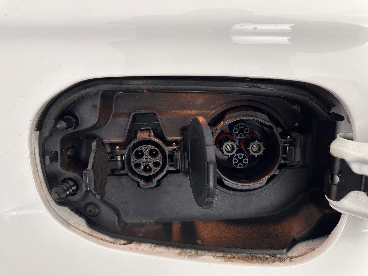 Mitsubishi Outlander 2.4 PHEV Pure (Plug-In) (INCL-BTW)  Aut *FULL-LED | KEYLESS | CAMERA | HEATED-COMFORTSEATS | ECC | SHIFTPADDLES | PDC | CRUISE | CARPLAY | PRIVACY-GLASS | DAB | TOWBAR | 16''ALU*