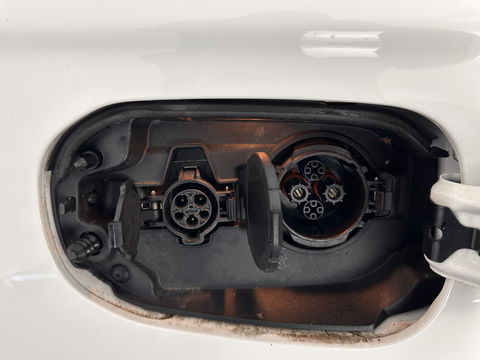 Mitsubishi Outlander 2.4 PHEV Pure (Plug-In) (INCL-BTW)  Aut *FULL-LED | KEYLESS | CAMERA | HEATED-COMFORTSEATS | ECC | SHIFTPADDLES | PDC | CRUISE | CARPLAY | PRIVACY-GLASS | DAB | TOWBAR | 16''ALU*