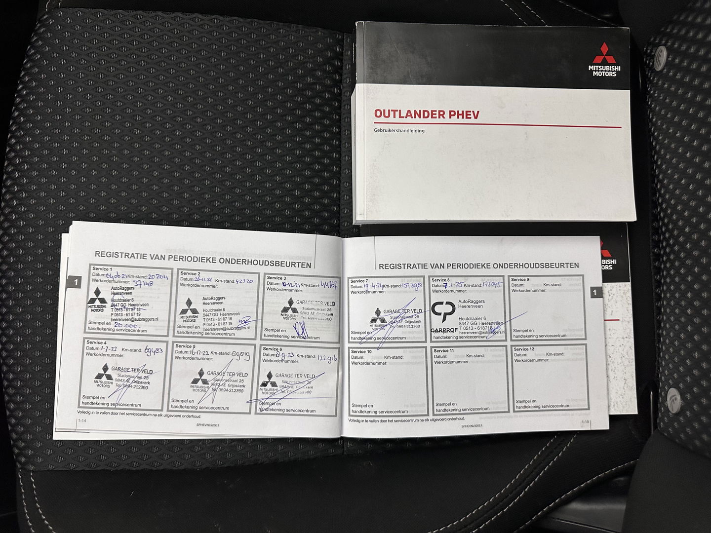 Mitsubishi Outlander 2.4 PHEV Pure (Plug-In) (INCL-BTW)  Aut *FULL-LED | KEYLESS | CAMERA | HEATED-COMFORTSEATS | ECC | SHIFTPADDLES | PDC | CRUISE | CARPLAY | PRIVACY-GLASS | DAB | TOWBAR | 16''ALU*