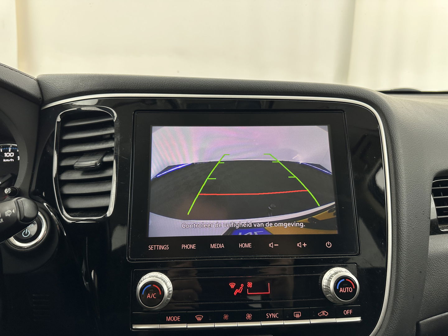 Mitsubishi Outlander 2.4 PHEV Pure (Plug-In) (INCL-BTW)  Aut *FULL-LED | KEYLESS | CAMERA | HEATED-COMFORTSEATS | ECC | SHIFTPADDLES | PDC | CRUISE | CARPLAY | PRIVACY-GLASS | DAB | TOWBAR | 16''ALU*