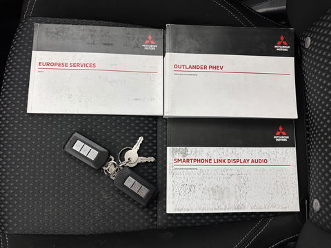 Mitsubishi Outlander 2.4 PHEV Pure (Plug-In) (INCL-BTW)  Aut *FULL-LED | KEYLESS | CAMERA | HEATED-COMFORTSEATS | ECC | SHIFTPADDLES | PDC | CRUISE | CARPLAY | PRIVACY-GLASS | DAB | TOWBAR | 16''ALU*