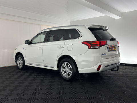 Mitsubishi Outlander 2.4 PHEV Pure (Plug-In) (INCL-BTW)  Aut *FULL-LED | KEYLESS | CAMERA | HEATED-COMFORTSEATS | ECC | SHIFTPADDLES | PDC | CRUISE | CARPLAY | PRIVACY-GLASS | DAB | TOWBAR | 16''ALU*
