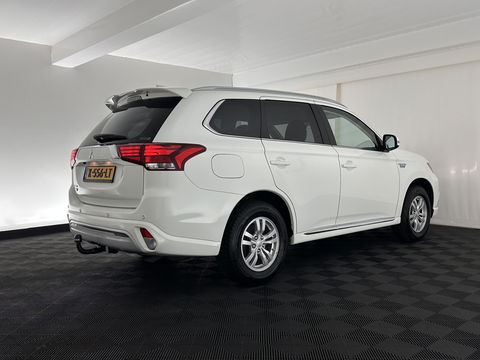 Mitsubishi Outlander 2.4 PHEV Pure (Plug-In) (INCL-BTW)  Aut *FULL-LED | KEYLESS | CAMERA | HEATED-COMFORTSEATS | ECC | SHIFTPADDLES | PDC | CRUISE | CARPLAY | PRIVACY-GLASS | DAB | TOWBAR | 16''ALU*