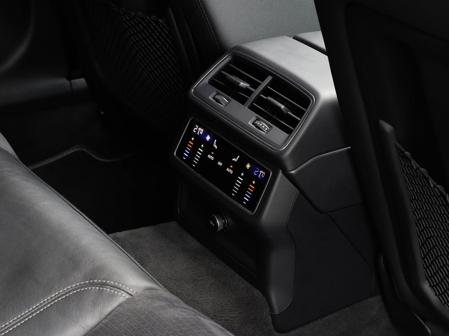 Audi A6 Avant 55 TFSIe Quattro S Line Competition 367pk ACC Pano Trekhaak Headup 360 Cam