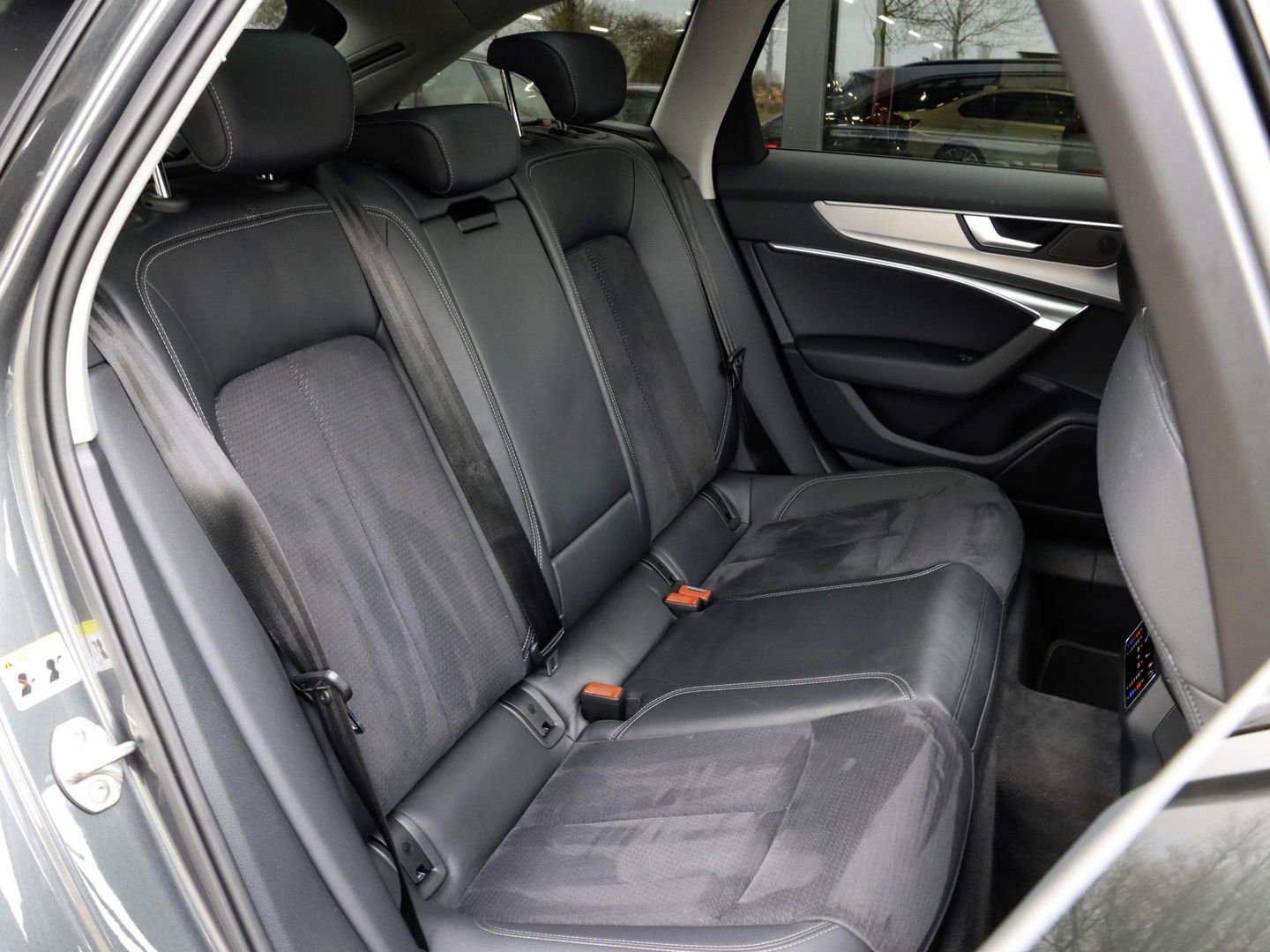 Audi A6 Avant 55 TFSIe Quattro S Line Competition 367pk ACC Pano Trekhaak Headup 360 Cam