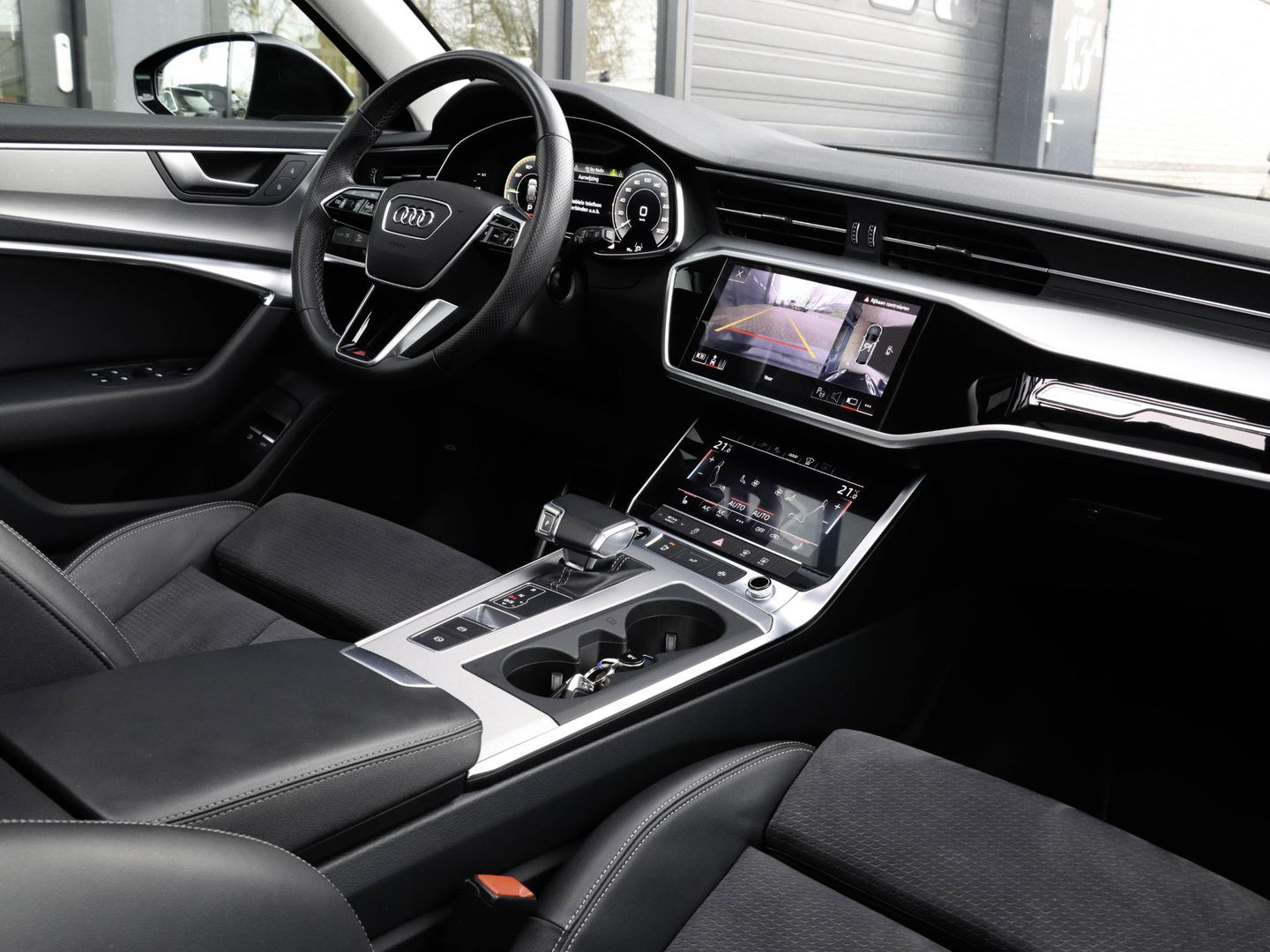 Audi A6 Avant 55 TFSIe Quattro S Line Competition 367pk ACC Pano Trekhaak Headup 360 Cam