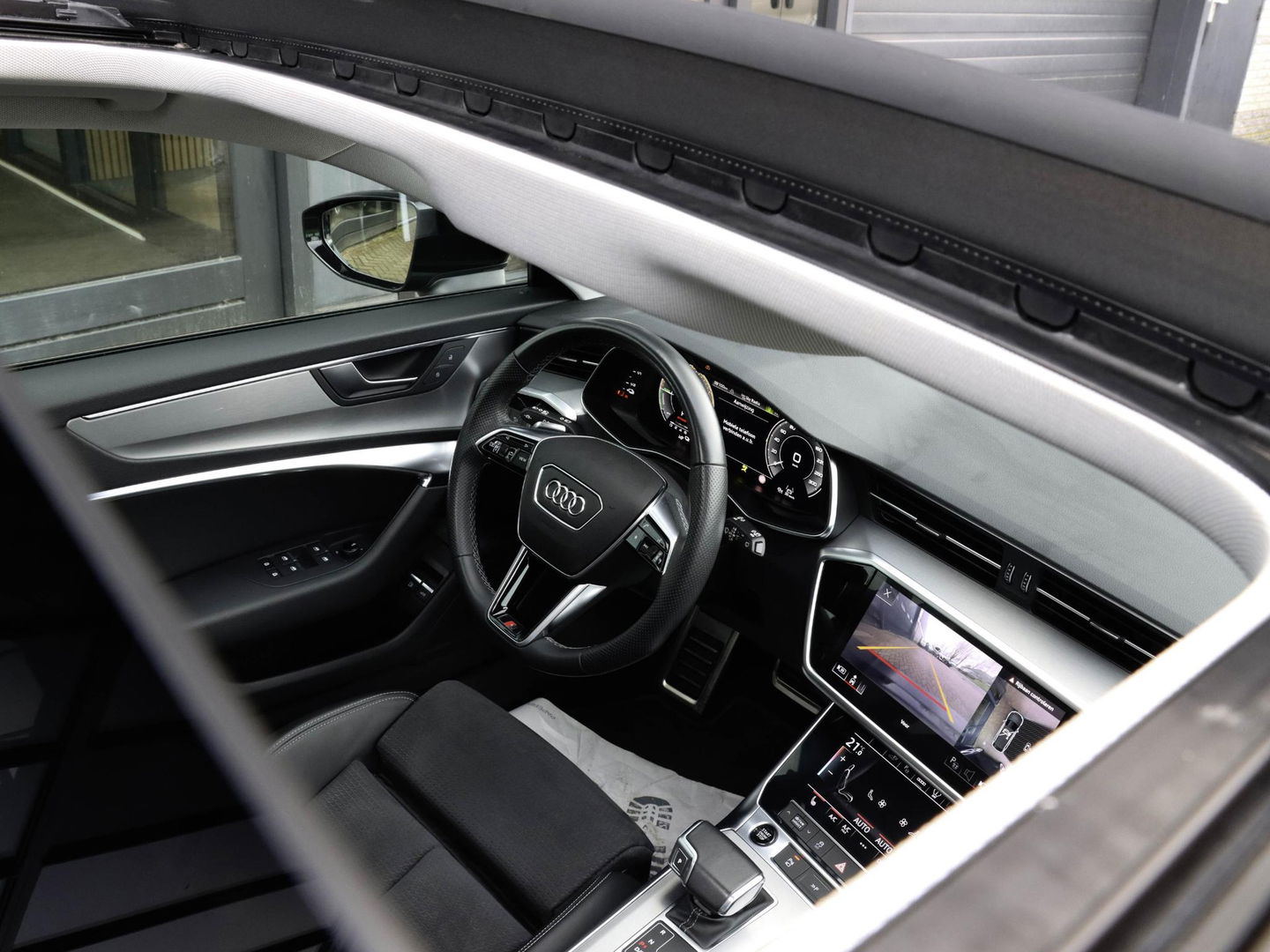 Audi A6 Avant 55 TFSIe Quattro S Line Competition 367pk ACC Pano Trekhaak Headup 360 Cam