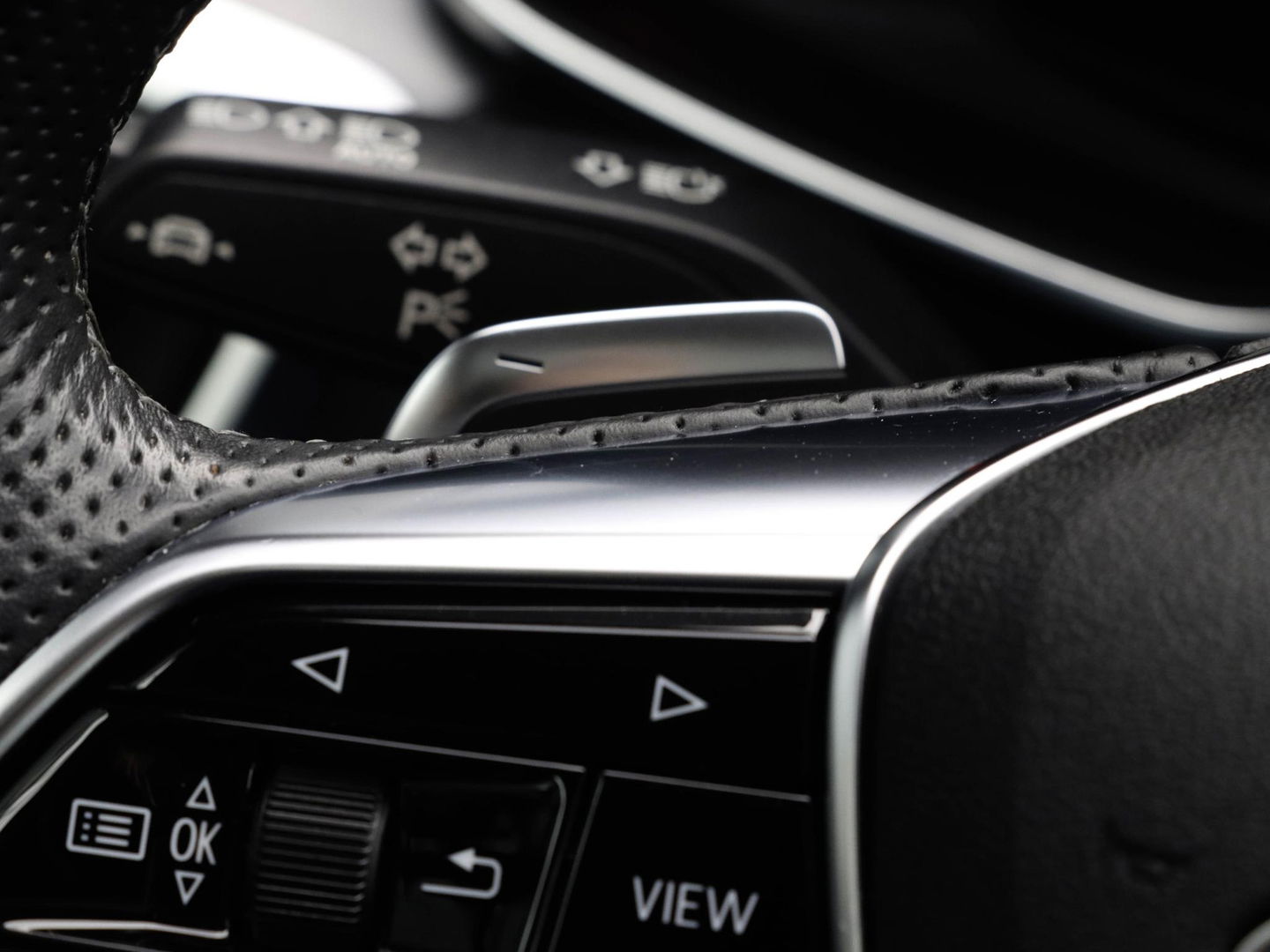 Audi A6 Avant 55 TFSIe Quattro S Line Competition 367pk ACC Pano Trekhaak Headup 360 Cam