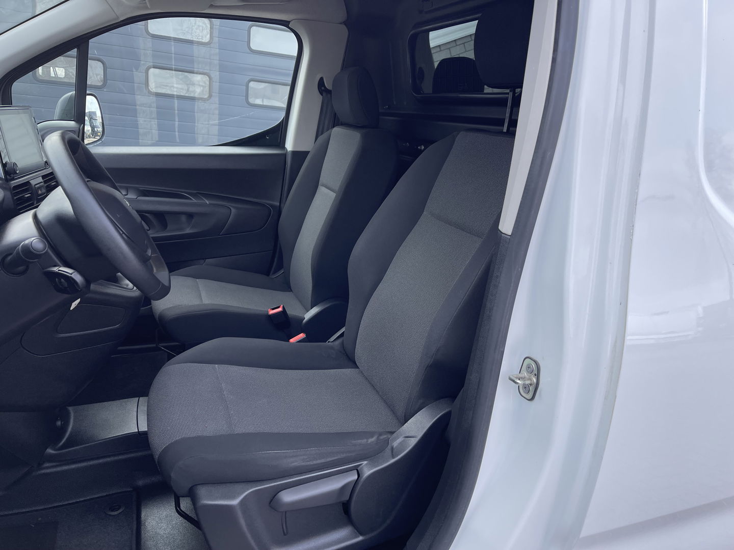 Peugeot Partner 1.5 BlueHDI Premium / vaste prijs rijklaar € 12.950 ex btw / euro 6 / bpm vrij / lease vanaf € 218 / airco / cruise / imperial / laadruimte ventilatie !