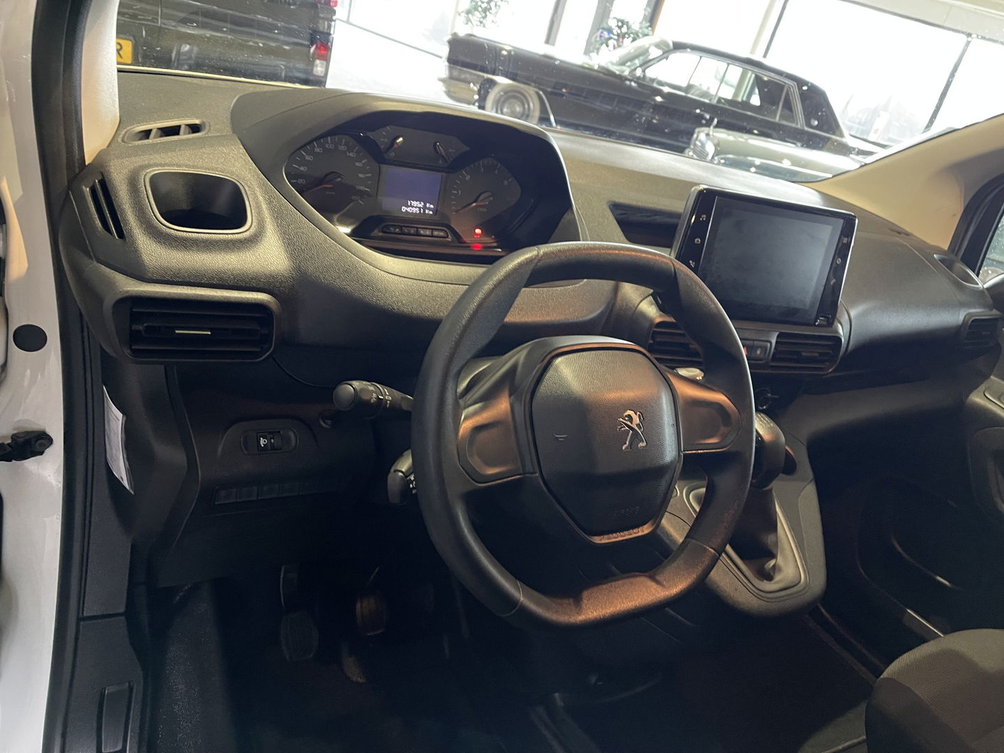 Peugeot Partner 1.5 BlueHDI Premium / vaste prijs rijklaar € 12.950 ex btw / euro 6 / bpm vrij / lease vanaf € 218 / airco / cruise / imperial / laadruimte ventilatie !