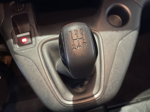 Peugeot Partner 1.5 BlueHDI Premium / vaste prijs rijklaar € 12.950 ex btw / euro 6 / bpm vrij / lease vanaf € 218 / airco / cruise / imperial / laadruimte ventilatie !