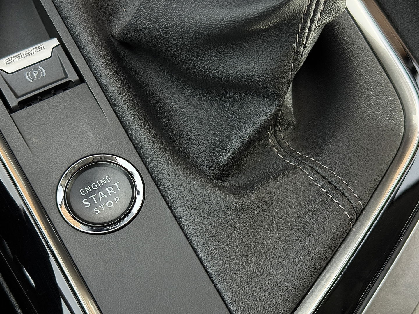 Peugeot 5008 1.2 PureTech Blue Lease Premium | Origineel Nederlands | Dealer Onderhouden | Lane Assist | Apple Carplay | Android Auto | Spraakbediening |