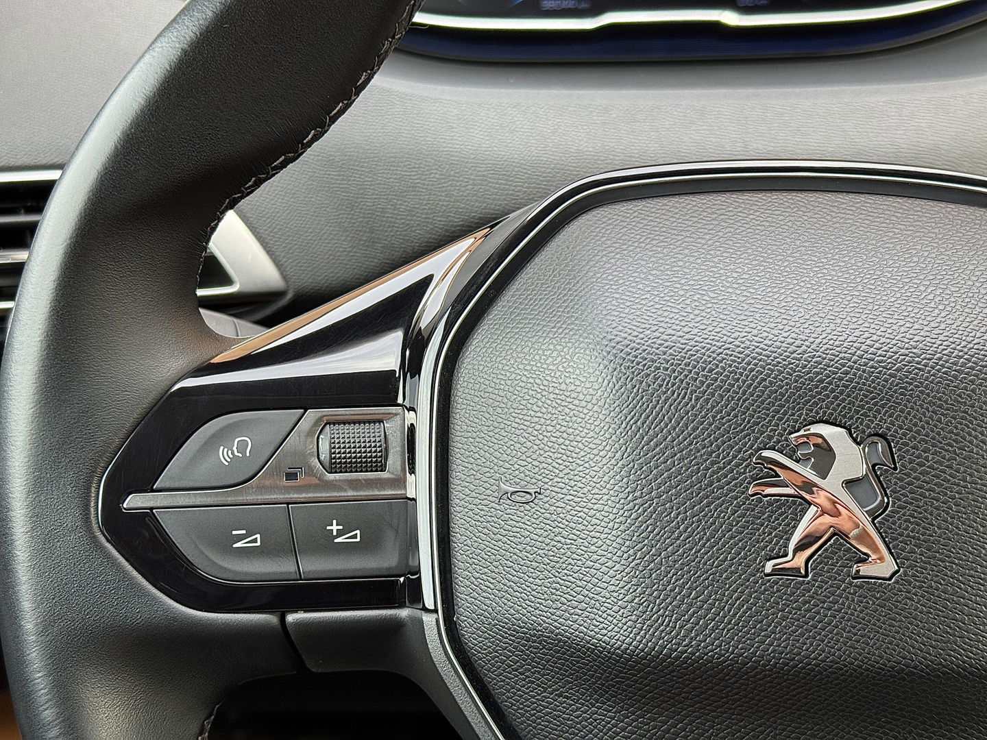 Peugeot 5008 1.2 PureTech Blue Lease Premium | Origineel Nederlands | Dealer Onderhouden | Lane Assist | Apple Carplay | Android Auto | Spraakbediening |