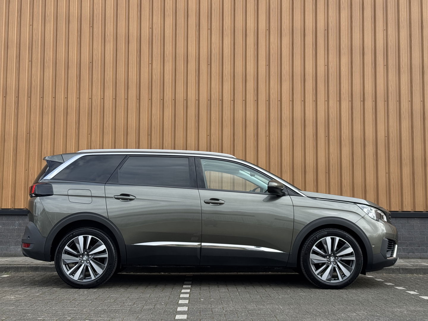 Peugeot 5008 1.2 PureTech Blue Lease Premium | Origineel Nederlands | Dealer Onderhouden | Lane Assist | Apple Carplay | Android Auto | Spraakbediening |