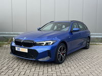 BMW 3 Serie - Touring 330e xDrive M-Sport Pano / Trekhaak / Sfeerverlichting