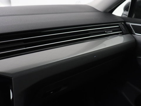 Volkswagen Passat 1.4 TSI PHEV GTE | Stoelverwarming | Adaptive cruise | Carplay | Navigatie | 18'' | Matrix LED | Parkeerhulp | Bluetooth | Plug In