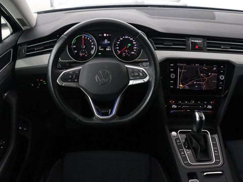Volkswagen Passat 1.4 TSI PHEV GTE | Stoelverwarming | Adaptive cruise | Carplay | Navigatie | 18'' | Matrix LED | Parkeerhulp | Bluetooth | Plug In