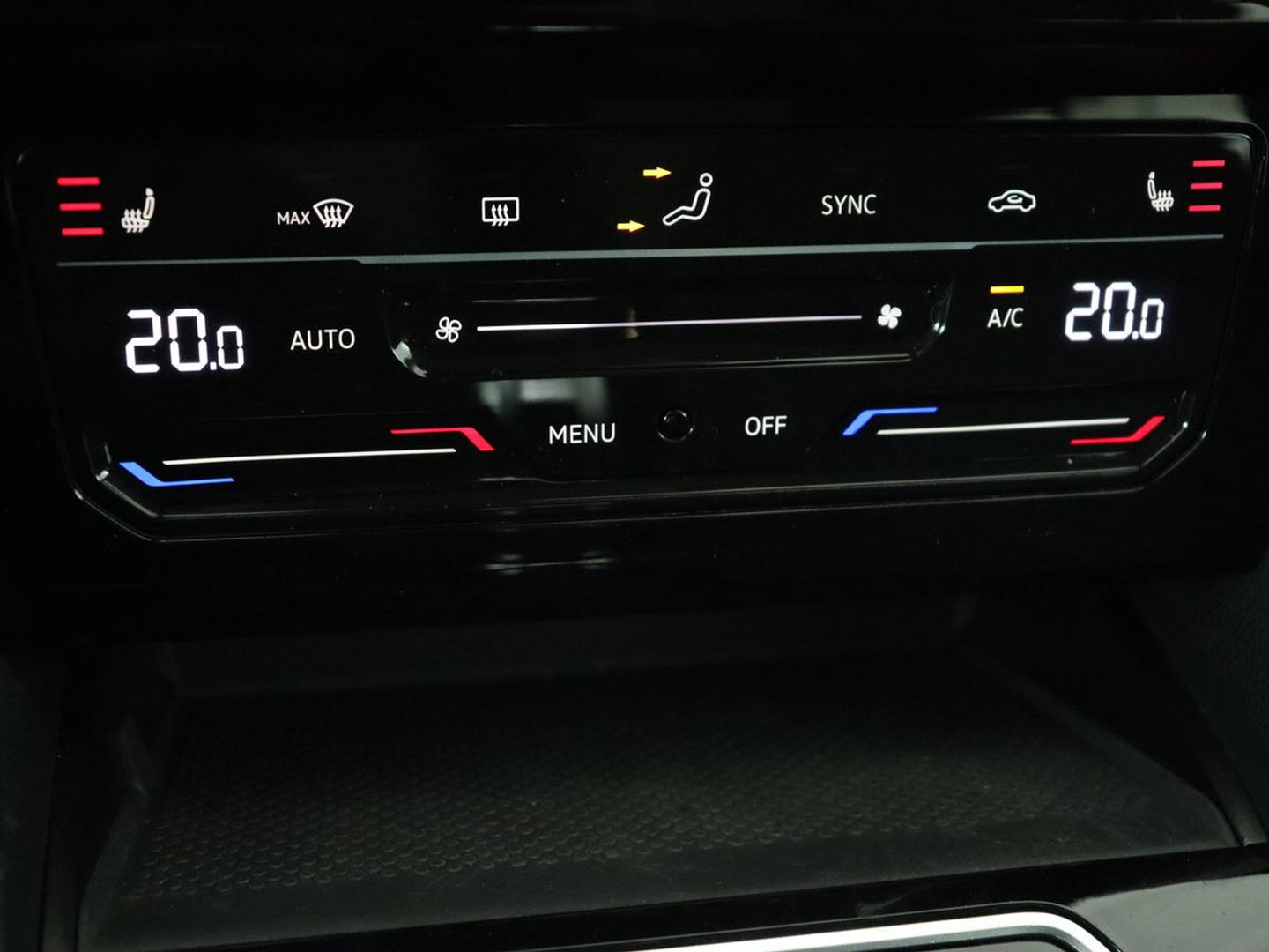 Volkswagen Passat 1.4 TSI PHEV GTE | Stoelverwarming | Adaptive cruise | Carplay | Navigatie | 18'' | Matrix LED | Parkeerhulp | Bluetooth | Plug In