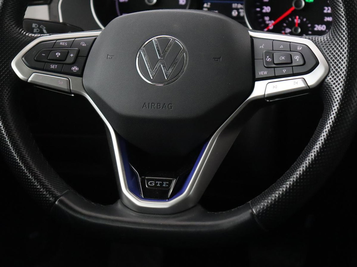 Volkswagen Passat 1.4 TSI PHEV GTE | Stoelverwarming | Adaptive cruise | Carplay | Navigatie | 18'' | Matrix LED | Parkeerhulp | Bluetooth | Plug In