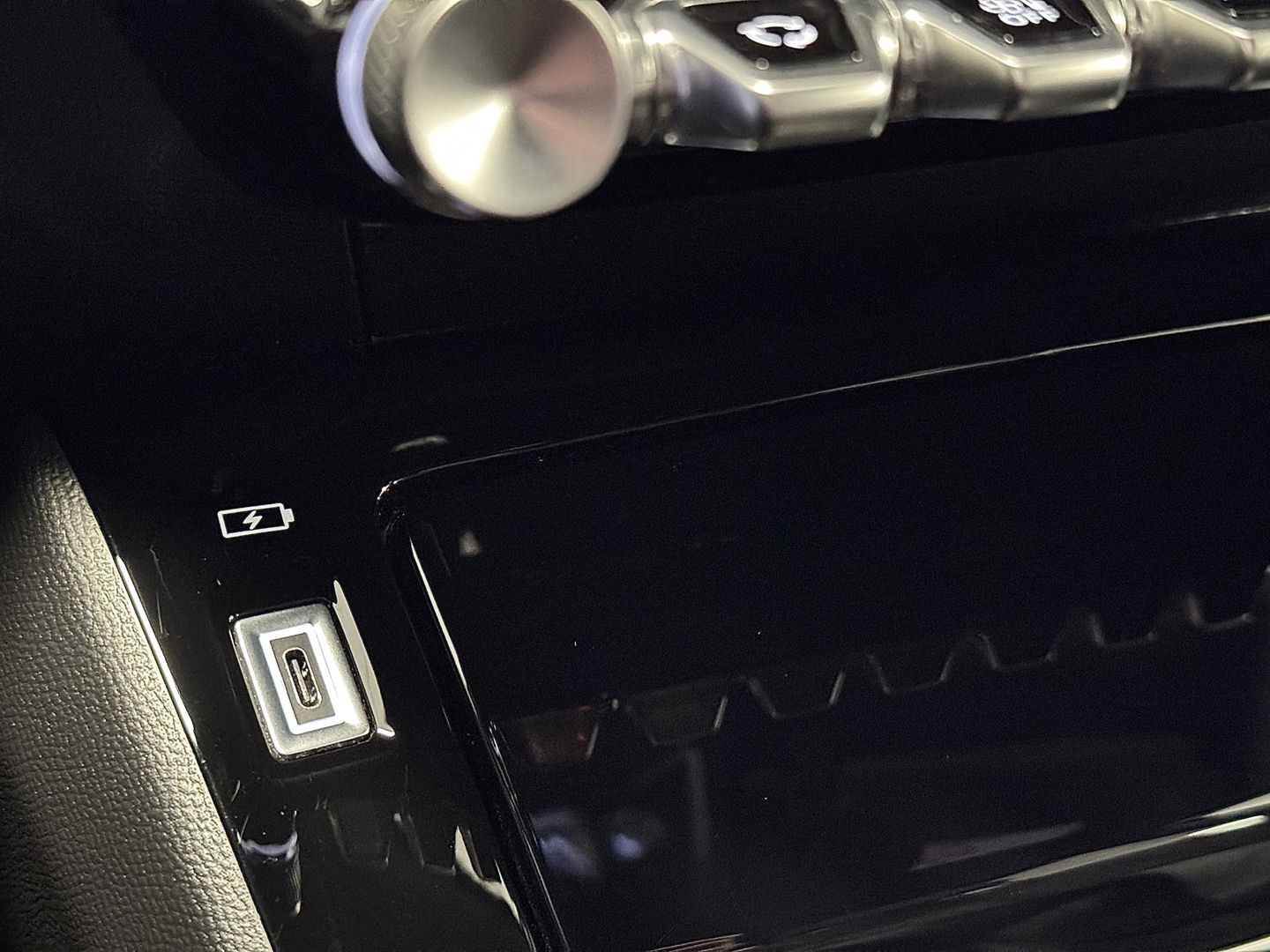 Peugeot 2008 1.2 PureTech 130 Allure | Automaat | 17'' lichtmetaal | Cruise control | Carplay | Android auto | LED | stoelverwarming |